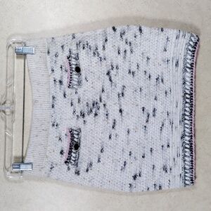 02W02 Chanel cream w/black, gold & pink boucle knit skirt 40 NWT